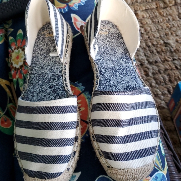 GAP women's size 7 shoes - Picture 2 of 3